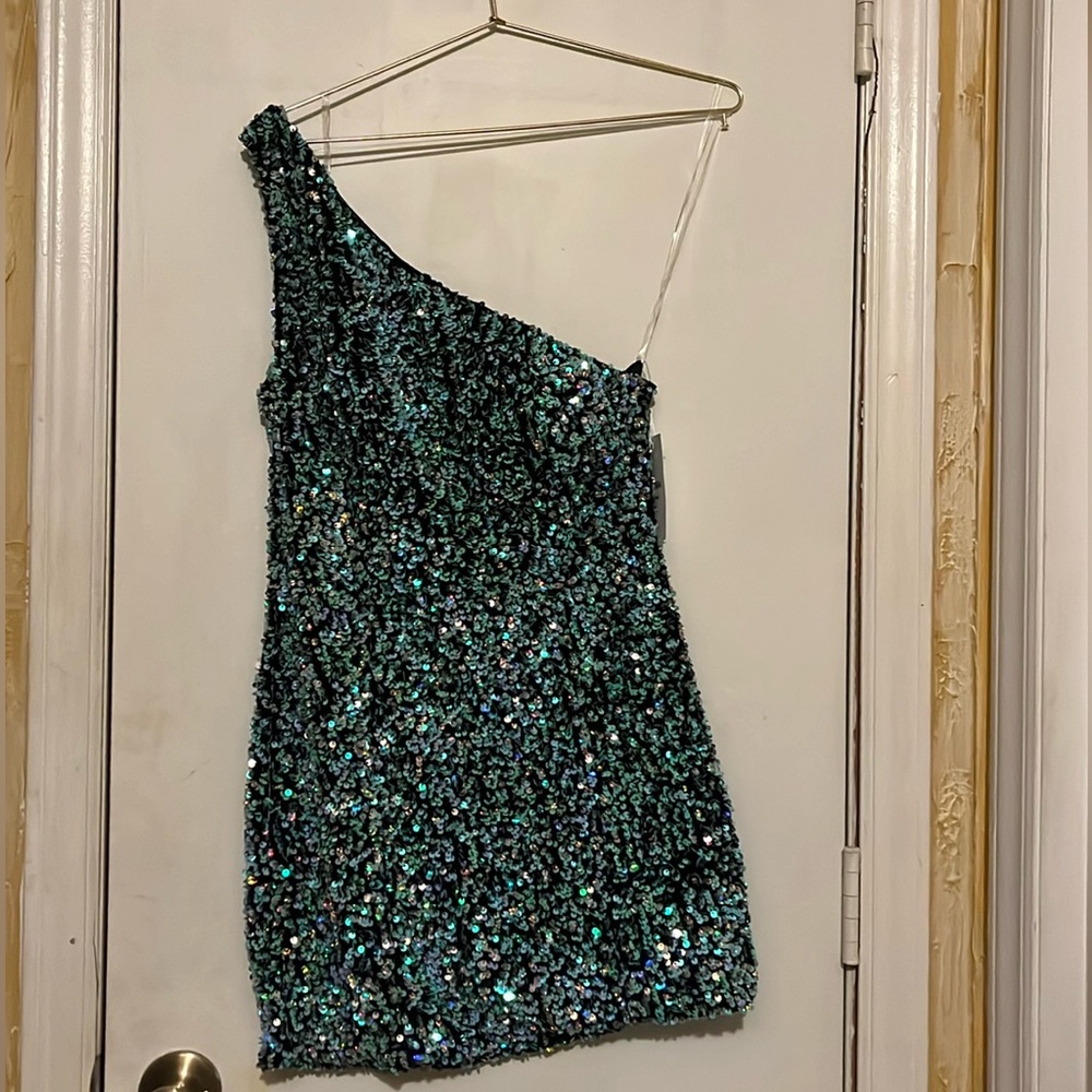 One shoulder Prima hoco dress!